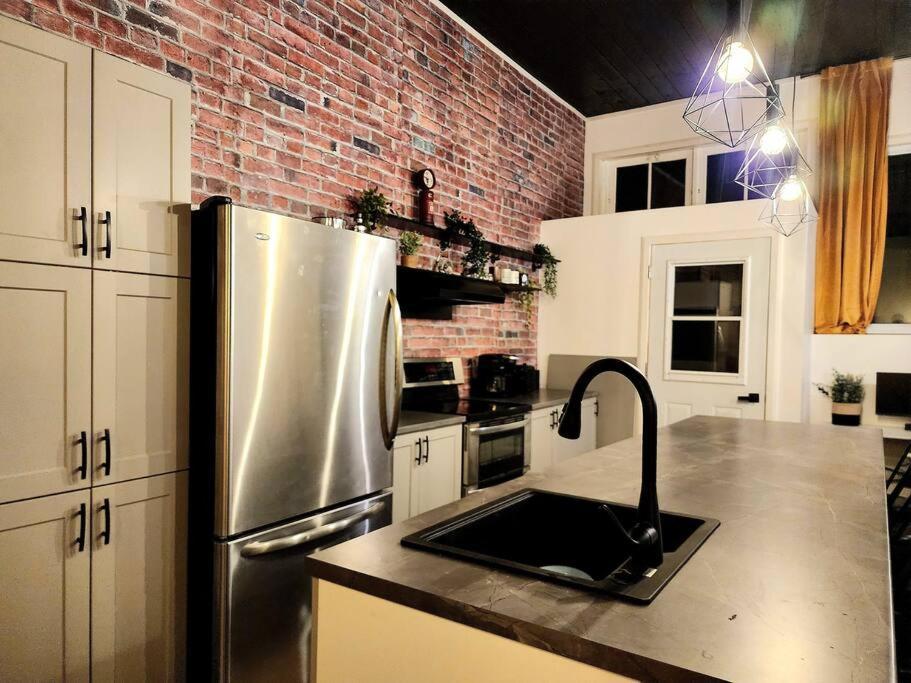 Loft Style Industriel-Centre-Ville+Parking Gratuit Quebec City Bilik gambar